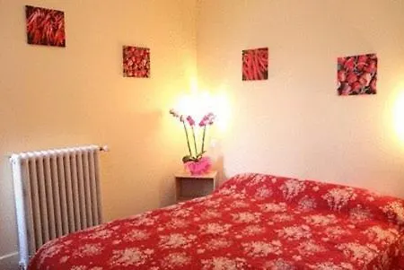 Otel Logis Le Clos Des Oliviers 2*