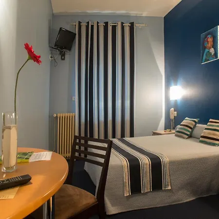 Logis Le Clos Des Oliviers Hotel Bourg-Saint-Andeol